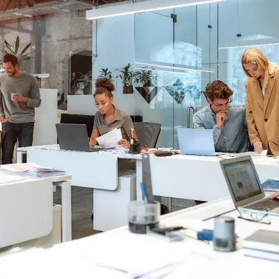 ein modern ausgestattetes Büro